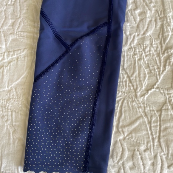 Beautiful blue leggings. - Picture 2 of 4